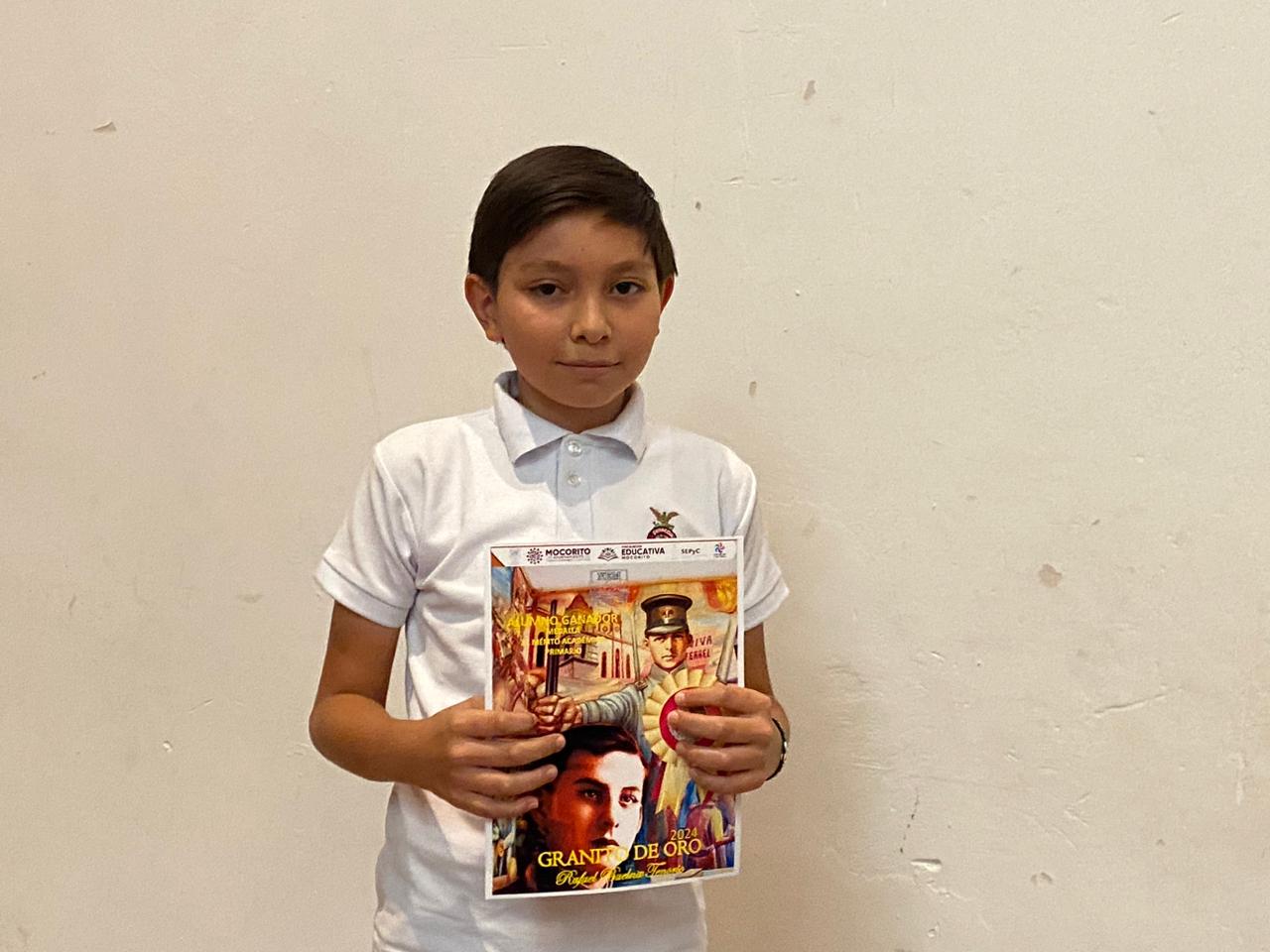 Eliut Gabriel Sánchez Espinoza es el ganador al mérito académico “Granito  de Oro” | Noticiero Altavoz